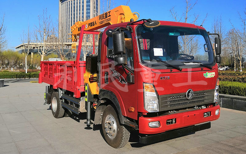 藍(lán)牌隨車吊